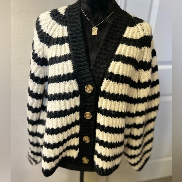 Zara wool and alpaca blend striped cardigan , front closure .Size  L - Picture 8 of 8